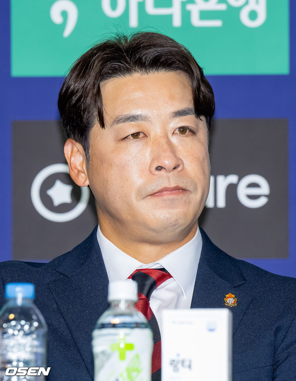 25일 서울 서대문구  스위스그랜드 호텔 컨벤션센터에서 하나은행 K리그 2026 개막 미디어데이(2부 K리그2)가 진행됐다.프로축구 K리그 29개 구단이 새 시즌 개막을 앞두고 저마다 당찬 출사표를 던졌다. 경남FC 배성재 감독이 질문을 듣고 있다.  2026.02.25 / soul1014@osen.co.kr