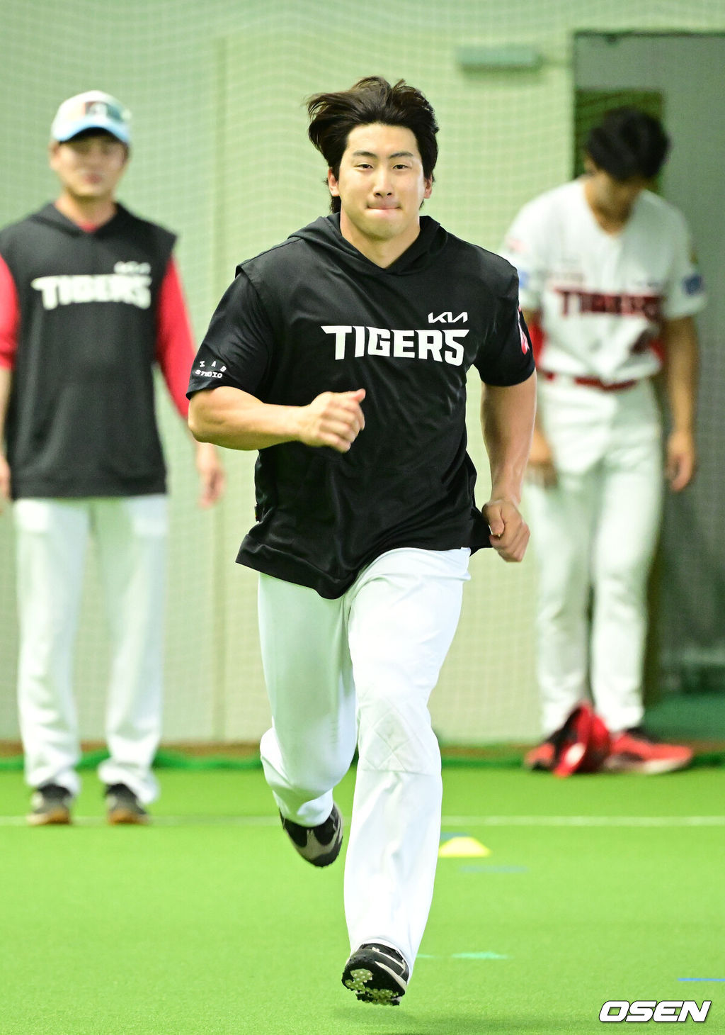 프로야구 KIA 타이거즈가 25일 일본 오키나와 킨 베이스볼 스타디움에 스프링캠프를 차리고 구슬땀을 흘렸다.KIA는 이번 오키나와 2차 스프링캠프에서 총 5차례 연습경기를 치르며 전력을 끌어올릴 예정이다.KIA 나성범이 훈련을 펼치고 있다. 2026.02.25 / dreamer@osen.co.kr