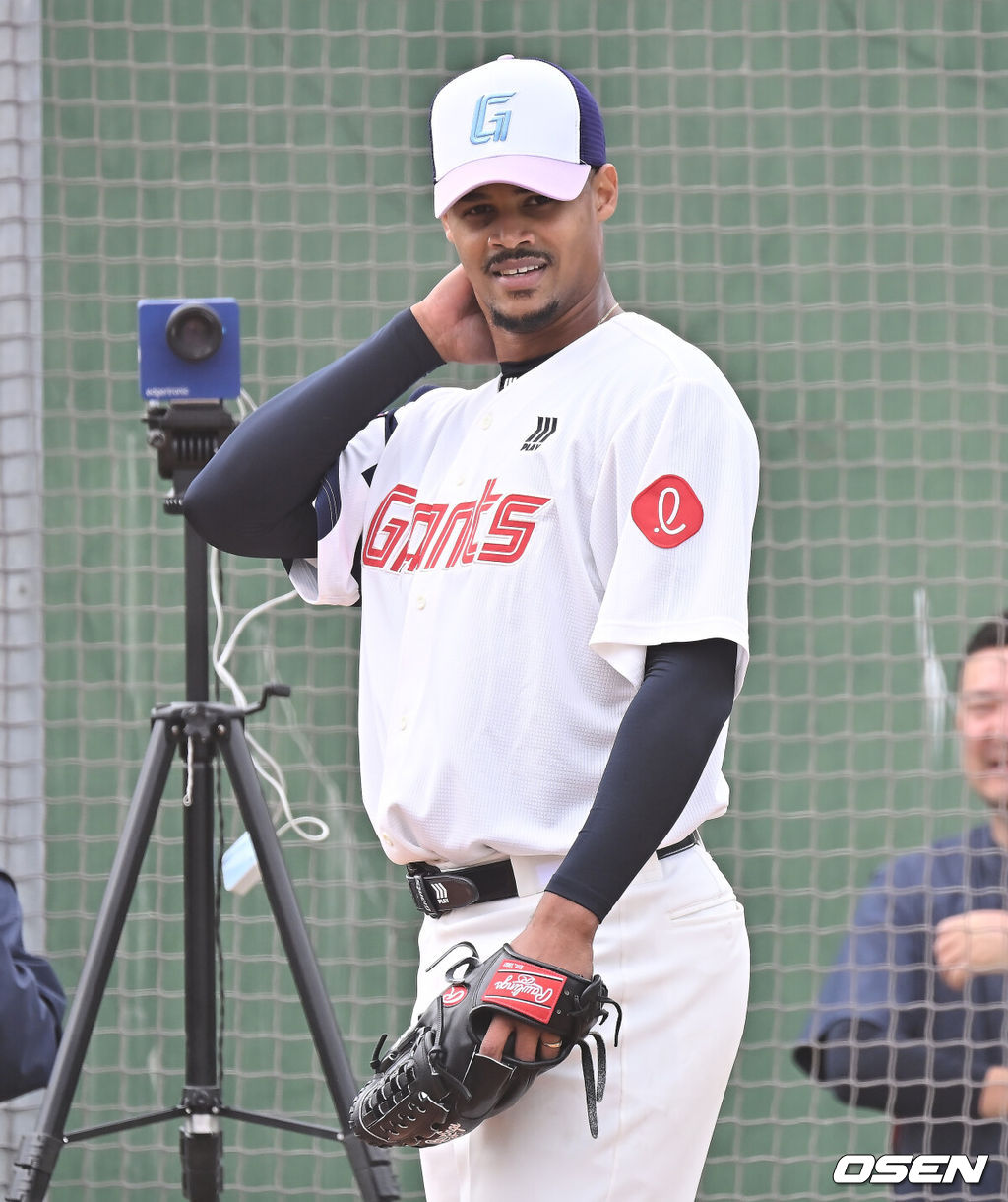 롯데 자이언츠 엘빈 로드리게스 159 2026.02.01 / foto0307@osen.co.kr