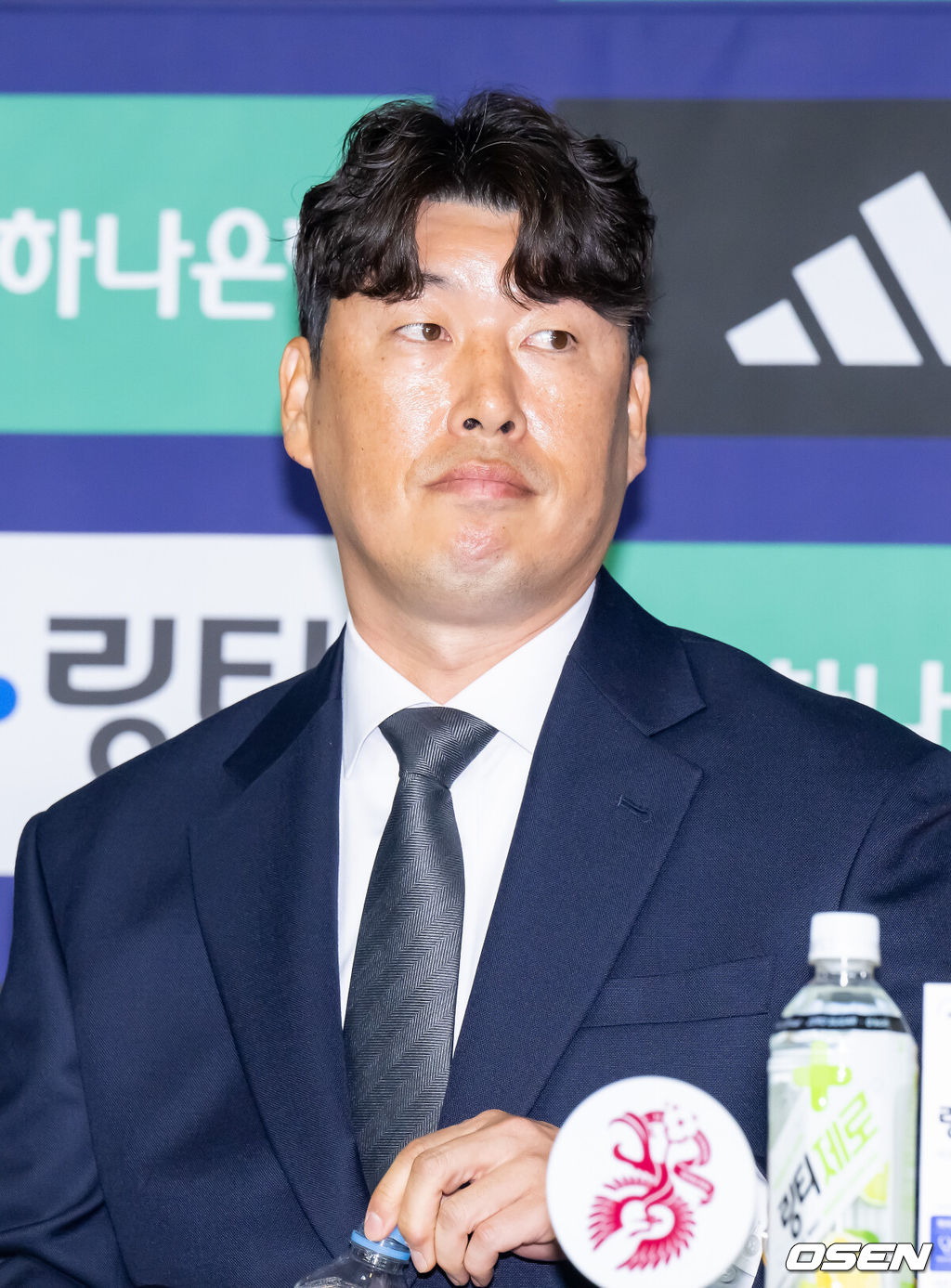 25일 서울 서대문구  스위스그랜드 호텔 컨벤션센터에서  하나은행 K리그 2026 개막 미디어데이가 진행됐다.프로축구 K리그 29개 구단이 새 시즌 개막을 앞두고 저마다 당찬 출사표를 던졌다. 광주 FC 이정규 감독이 질문을 듣고 있다.   2026.02.25 / soul1014@osen.co.kr