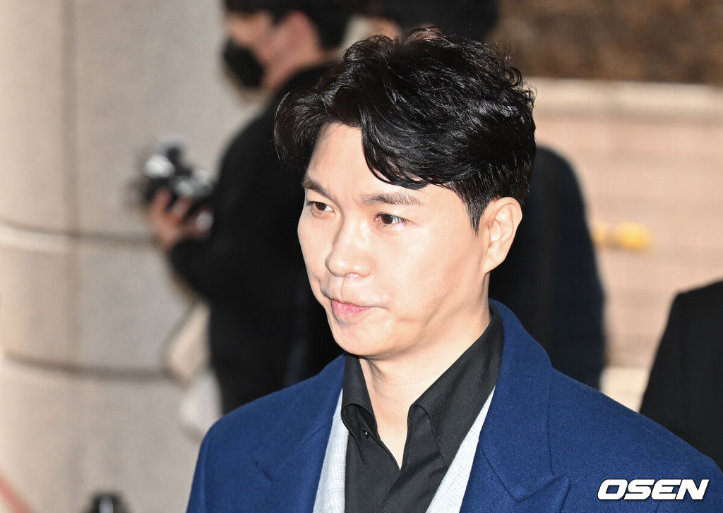 15일 오후 개그맨 박수홍이 친형 부부의 횡령 혐의 재판 증인으로 서울 마포구 서울 서부지방법원으로 출석했다. 개그맨 박수홍이 법원으로 들어서고 있다. 2023.03.15 /ksl0919@osen.co.kr