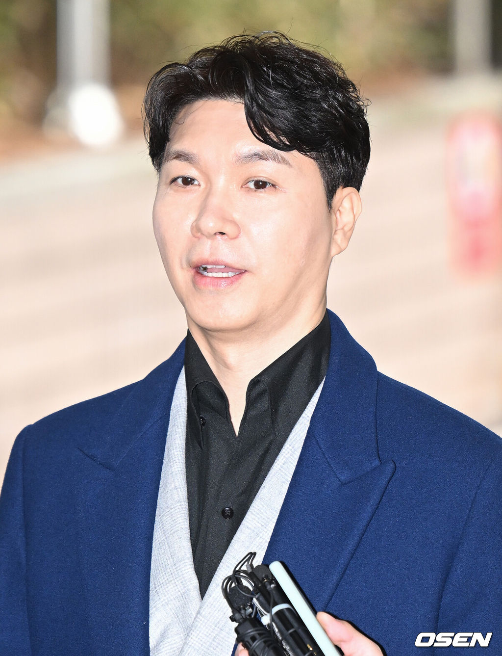 15일 오후 개그맨 박수홍이 친형 부부의 횡령 혐의 재판 증인으로 서울 마포구 서울 서부지방법원으로 출석했다. 개그맨 박수홍이 법원으로 들어서고 있다. 2023.03.15 /ksl0919@osen.co.kr