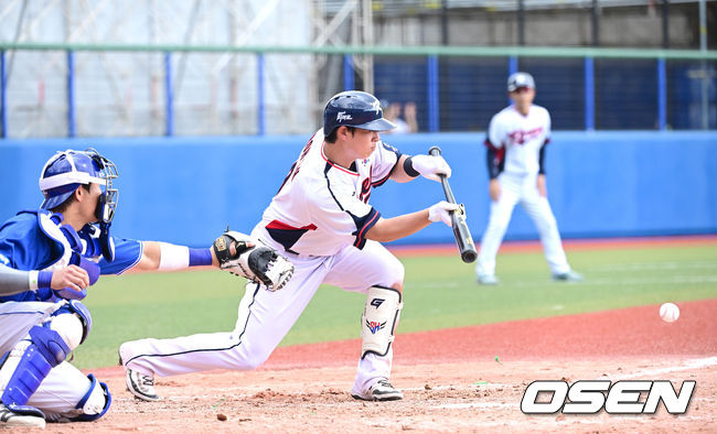 번트 자세가 좋다고 '꾀돌이' 류지현 감독에게 칭찬 받은 노시환.