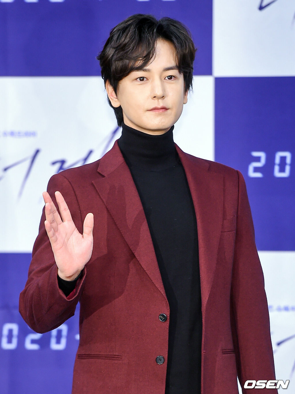    22일 오후 서울 상암동 MBC 사옥에서 MBC 수목드라마 '더 게임:0시를 향하여' 제작발표회가 진행됐다.배우 이연희와 옥택연, 임주환이 출연하는 드라마 '더 게임:0시를 향하여'은 죽음 직전의 순간을 보는 예언가와 강력반 형사가 20년 전 ‘0시의 살인마’와 얽힌 비밀을 파헤쳐가는 이야기를 그린다. 드라마 ‘더 게임:0시를 향하여’는 ‘하자있는 인간들’ 후속으로 22일(내일) 밤 8시 55분에 첫 방송된다.임주환이 포즈를 취하고 있다. / soul1014@osen.co.kr