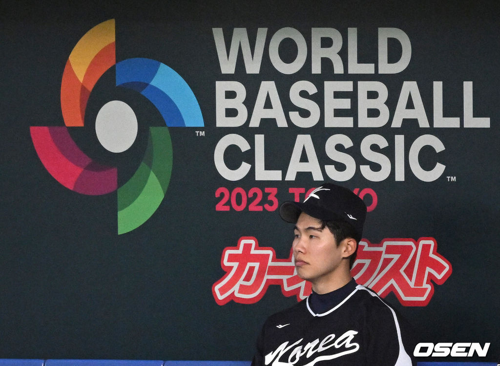 이강철 감독이 이끄는 대한민국 대표팀이 13일 오후 일본 도쿄돔에서 2023 월드베이스볼클래식(WBC) B조 1라운드 4차전 중국과의 경기를 가졌다.경기 종료 후 한국 김혜성이 더그아웃에 남아 그라운드를 바라보고 있다. 2023.03.13 /spjj@osen.co.kr