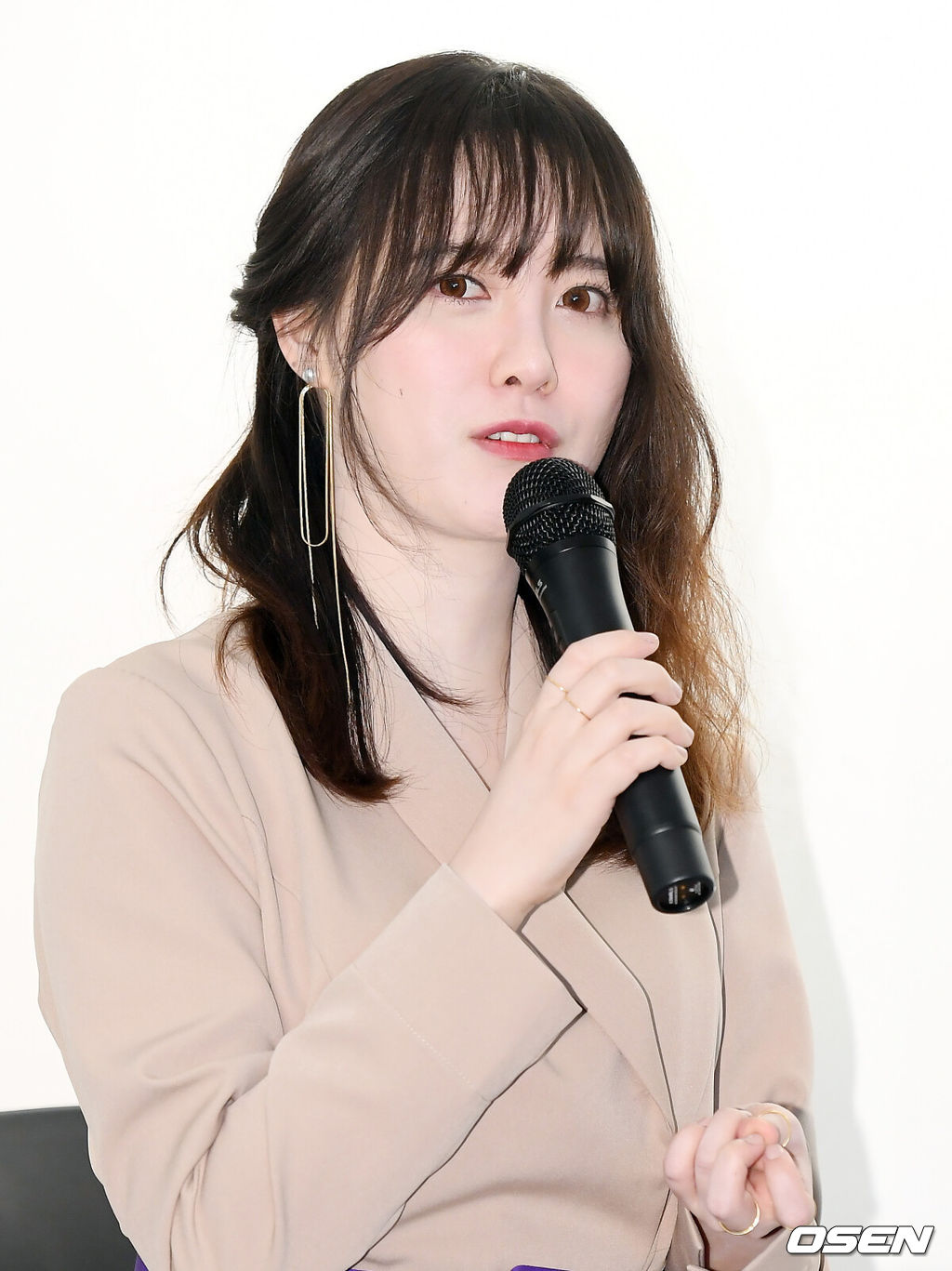 18일 오후 서울 마포구 진산갤러리에서 구혜선 초대전 ‘항해-다시 또 다시’ 기자간담회가 열렸다.배우 구혜선이 취재진의 질문에 답변을 하고 있다. /cej@osen.co.kr