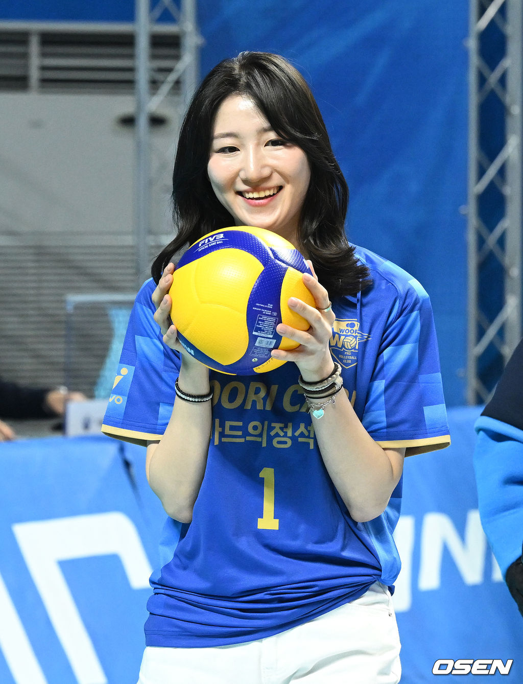 노도희 '금빛 기운 전하러 왔어요'