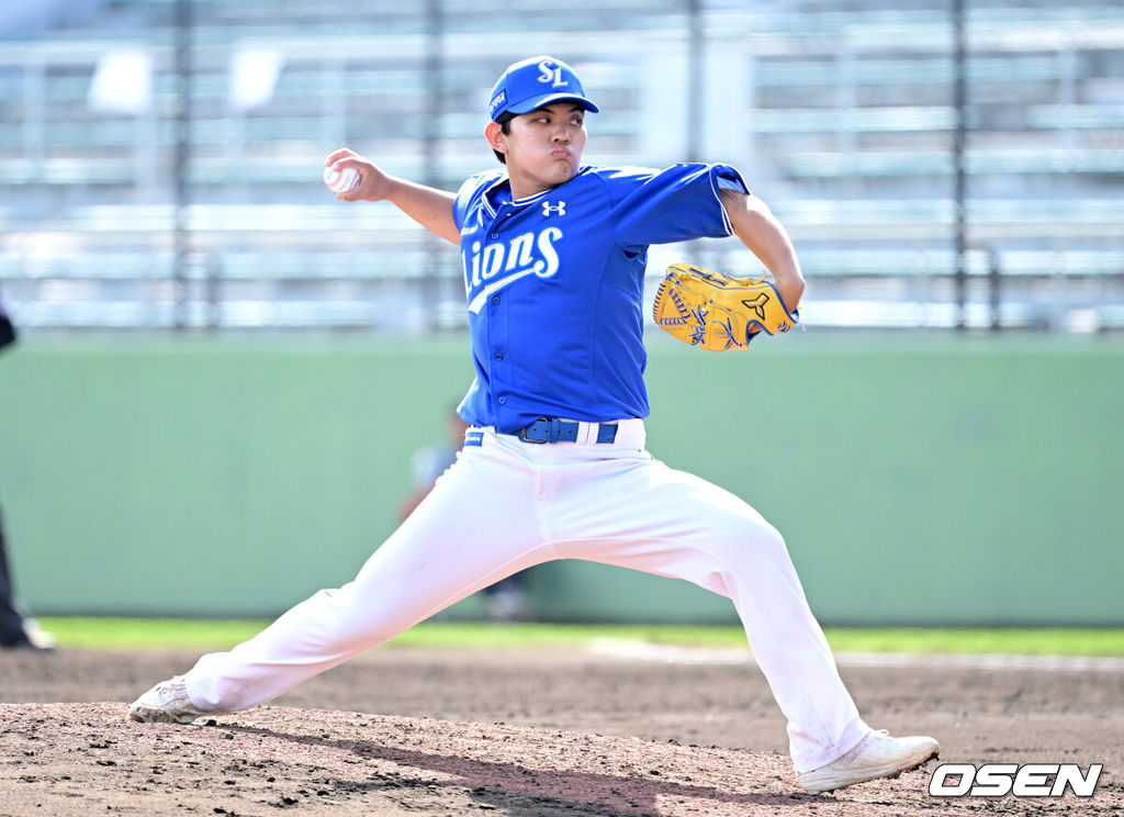 프로야구 삼성 라이온즈가 28일 일본 오키나와 나하 셀룰러 스타디움에서 일본프로야구 요미우리 자이언츠와 연습경기를 펼쳤다.삼성은 요미우리를 상대로 최원태를 선발로 내세웠다.9회말 마운드에 오른 삼성 투수 진희성이 힘차게 공을 뿌리고 있다. 2026.02.28 / dreamer@osen.co.kr