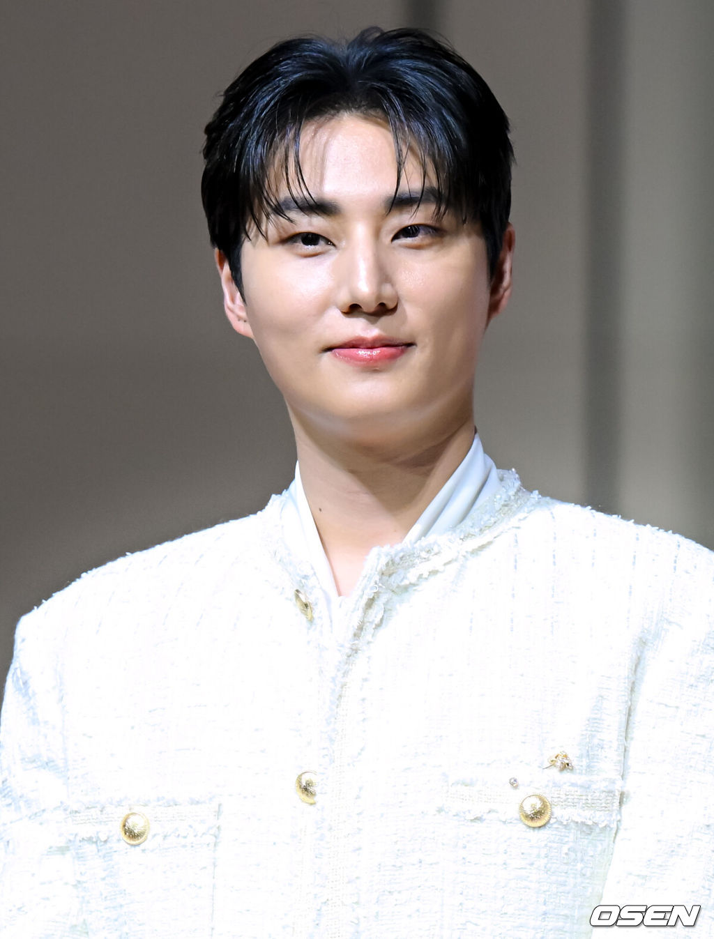 SBS 가요대전 레드카펫 행사가 25일 오후 인천광역시 중구 운서동 인스파이어 아레나에서 열렸다.<br /><br />이날 SBS를 통해 생방송되는 '가요대전'에서는 엔하이픈, 에이티즈, 투어스, 투모로우바이투게더, 앤팀, 보이넥스트도어, 코르티스, 넥스지, 킥플립, 동방신기 유노윤호, 스트레이 키즈, 제로베이스원, 라이즈, 엔시티 태용, 엔시티 드림, 엔시티 위시, 에스파, 아이브, 르세라핌, 있지, 엔믹스, 아일릿, 하츠투하츠, 키키, 미야오, 이즈나, 베이비몬스터, 베이비돈크라이, 올데이 프로젝트, 트레저, 더보이즈, 아이딧, 에이엠피, 아홉 등이 무대를 꾸민다.<br /><br />영케이가 포즈를 취하고 있다. 2025.12.25 /cej@osen.co.kr