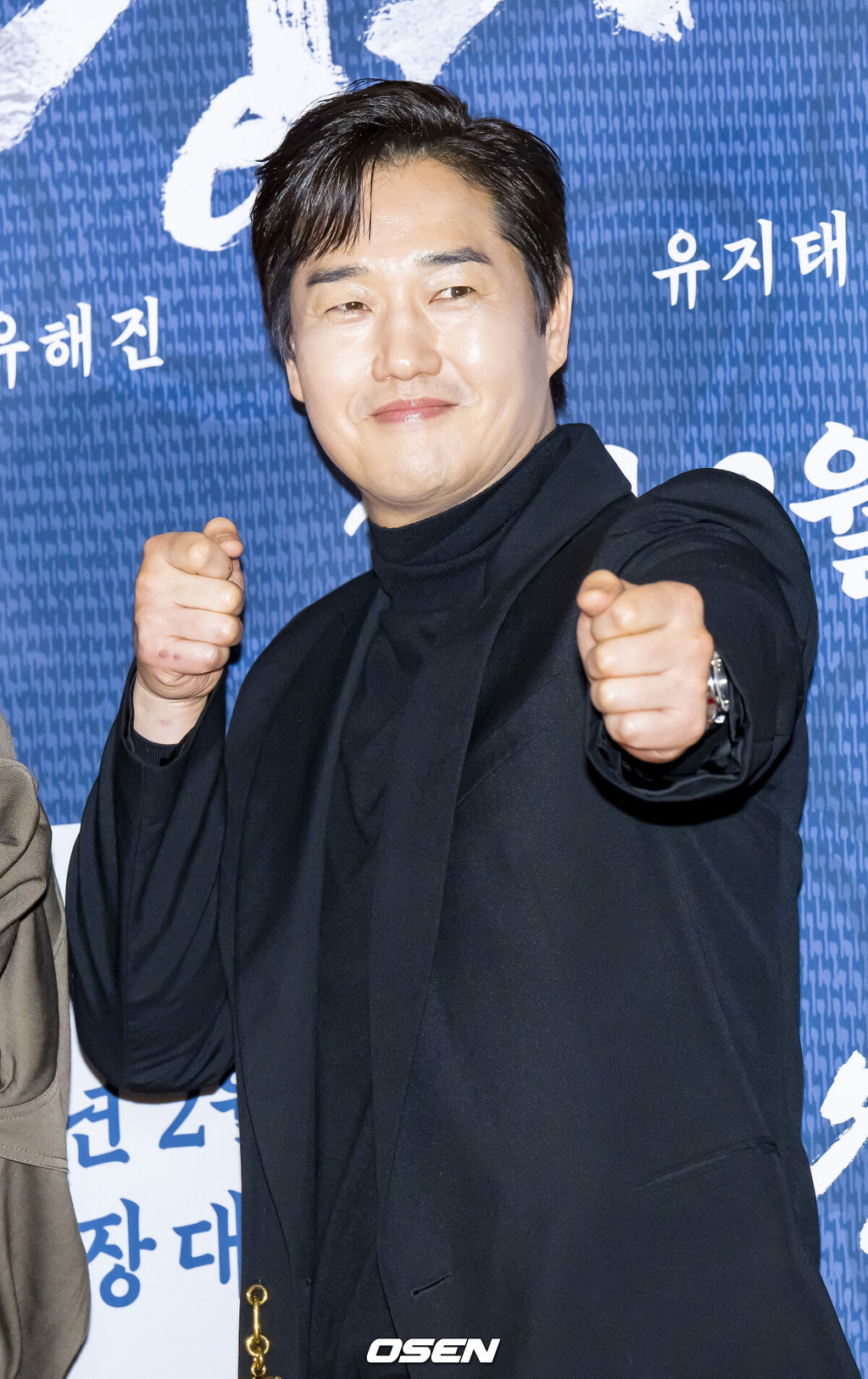 27일 오후 서울 잠실 롯데시네마 월드타워 씨네파크에서 영화 ‘왕과 사는 남자’ VIP 시사회가 진행됐다.배우 유해진과 박지훈, 유지태, 전미도, 김민, 이준혁이 출연하는 영화 '왕과 사는 남자'는 1457년 청령포, 마을의 부흥을 위해 유배지를 자처한 촌장과 왕위에서 쫓겨나 유배된 어린 선왕의 이야기로, 내달 4일 개봉한다.배우 유지태가 포즈를 취하고 있다. 2026.01.27 / soul1014@osen.co.kr   