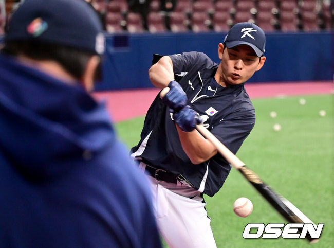 [OSEN=고척, 최규한 기자] 월드베이스볼클래식(WBC) 대표팀이 2일 오후 서울 고척스카이돔에서 공식 훈련을 진행했다.&nbsp;WBC 대표팀 이정후가 타격 훈련을 펼치고 있다. 2023.03.02 / dreamer@osen.co.kr