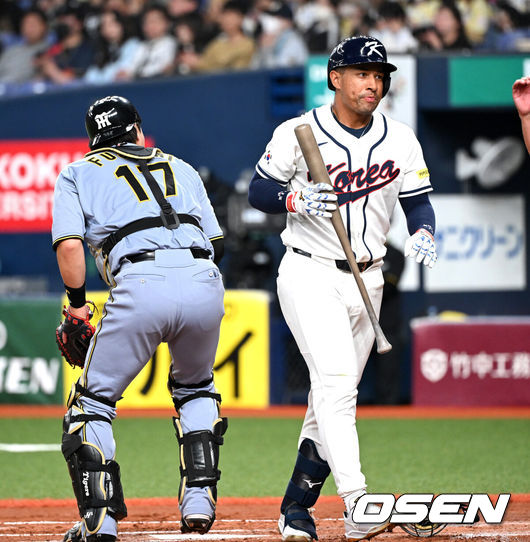 [OSEN=오사카(일본), 손용호 기자] 2일 일본 오사카 교세라돔에서 월드베이스볼클래식(WBC) 공식 연습 경기 한국 야구 대표팀과 한신 타이거스의 경기가 열렸다.우리 대표팀은 3일 같은 장소에서 오릭스 버펄로스와 연습 경기 2차전을 치른 뒤 5일 일본 도쿄돔에서 체코와 WBC 조별리그 1차전에서 격돌한다.3회초 무사에서 한국 저마이 존스가 삼진으로 물러나고 있다. 2026.03.02 /spjj@osen.co.kr