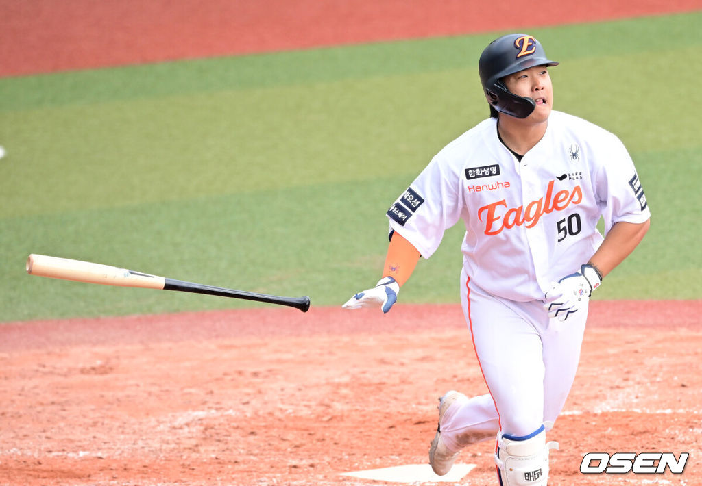 2026 WBC(월드베이스볼클래식)를 준비하는 대한민국 야구 대표팀이 23일 일본 오키나와 가데나 야구장에서 프로야구 한화 이글스와 연습경기를 펼쳤다. 야구 대표팀은 오키나와에서 국내 팀들과 6차례 연습경기를 치르며 전력을 끌어올릴 예정이다.4회말 무사 1루 상황 한화 강백호가 안타를 날리고 있다. 2026.02.23 / dreamer@osen.co.kr