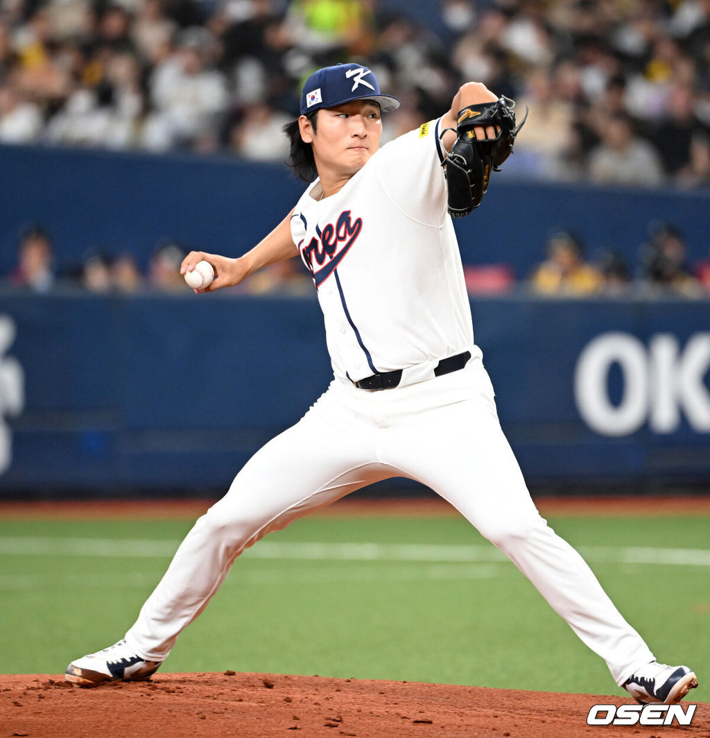 2일 일본 오사카 교세라돔에서 월드베이스볼클래식(WBC) 공식 연습 경기 한국 야구 대표팀과 한신 타이거스의 경기가 열렸다.우리 대표팀은 3일 같은 장소에서 오릭스 버펄로스와 연습 경기 2차전을 치른 뒤 5일 일본 도쿄돔에서 체코와 WBC 조별리그 1차전에서 격돌한다.1회말 무사에서 한국 선발투수 곽빈이 역투하고 있다. 2026.03.02 /spjj@osen.co.kr