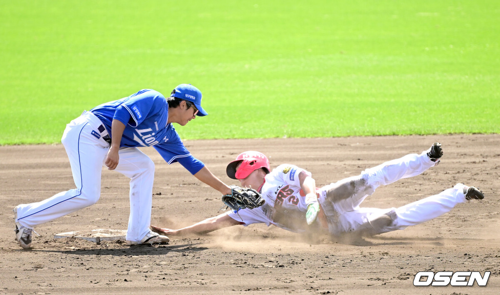 2일 일본 오키나와 킨 베이스볼 스타디움에서 KIA 타이거즈와 삼성 라이온즈의 연습경기가 열렸다.KIA는 양현종, 삼성은 이승현을 선발로 내세웠다.3회말 KIA 박민이 2루 베이스를 향해 몸을 던지고 있다. 2026.03.02 / dreamer@osen.co.kr