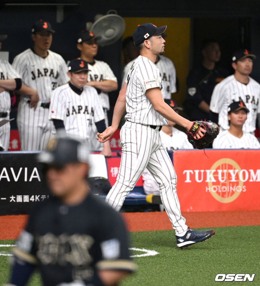 2일 일본 오사카 교세라돔에서 월드베이스볼클래식(WBC) 공식 연습 경기 일본 야구 대표팀과 오릭스 버팔로스의 경기가 열렸다.3일 한신 타이거스와 연습 경기 후 도쿄로 향하는 일본 야구 대표팀은 6일 대만과의 첫 경기에 이어 7일 한국전, 8일 호주전, 10일 체코전을 치른다.1회말 일본 기쿠치 유세이가 실점에 아쉬워하고 있다. 2026.03.02 /spjj@osen.co.kr