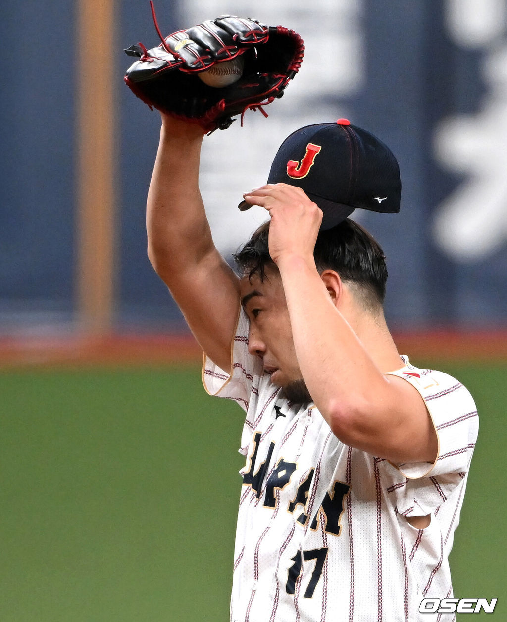 2일 일본 오사카 교세라돔에서 월드베이스볼클래식(WBC) 공식 연습 경기 일본 야구 대표팀과 오릭스 버팔로스의 경기가 열렸다.3일 한신 타이거스와 연습 경기 후 도쿄로 향하는 일본 야구 대표팀은 6일 대만과의 첫 경기에 이어 7일 한국전, 8일 호주전, 10일 체코전을 치른다.2회말 일본 기쿠치 유세이가 오릭스 나카가와 케이타에게 2루타를 허용하고 아쉬워하고 있다. 2026.03.02 /spjj@osen.co.kr