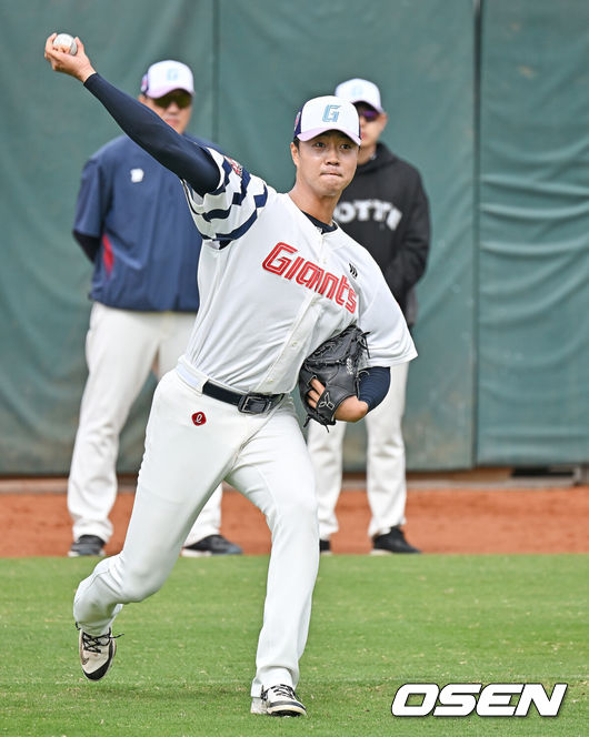 [OSEN=타이난(대만), 이석우 기자] 롯데 자이언츠 윤성빈 132 2026.02.01 / foto0307@osen.co.kr