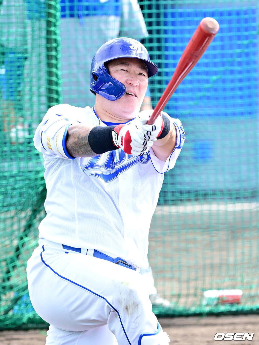 프로야구 삼성 라이온즈가 1일 일본 오키나와 온나손 아카마구장에서 스프링 캠프를 차리고 구슬땀을 흘렸다.삼성은 이번 2차 캠프에서 훈련 뿐 아니라 대표팀, 국내 팀들과 연습경기를 통해 전력을 가다듬을 예정이다.삼성 최형우가 훈련을 펼치고 있다. 2026.03.01 / dreamer@osen.co.kr