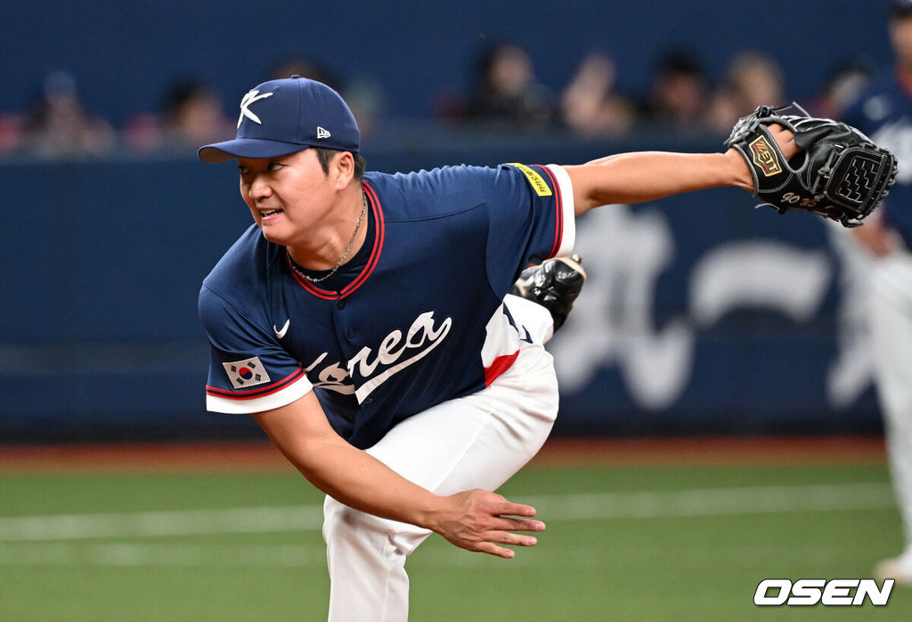 3일 일본 오사카 교세라돔에서 월드베이스볼클래식(WBC) 공식 연습 경기 한국 야구 대표팀과 오릭스 버팔로스의 경기가 열렸다.우리 대표팀은 연습 경기 2차전을 치른 뒤 5일 일본 도쿄돔에서 체코와 WBC 조별리그 1차전에서 격돌한다.4회말 2사 만루에서 한국 고우석이 역투하고 있다. 2026.03.03 /spjj@osen.co.kr