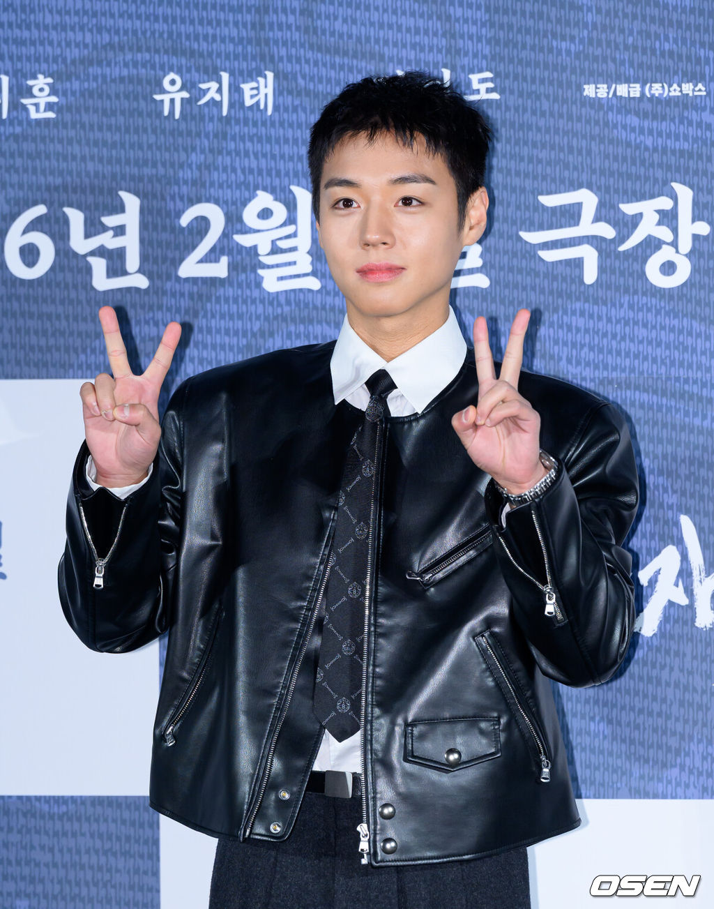 19일 오전 서울 CGV 용산아이파크몰에서 영화 ‘왕과 사는 남자’ 제작보고회가 열렸다.'왕과 사는 남자'는 1457년 청령포, 마을의 부흥을 위해 유배지를 자처한 촌장과 왕위에서 쫓겨나 유배된 어린 선왕의 사연을 그린 작품으로 2026년 2월 4일 개봉한다.배우 박지훈이 포토타임을 가지고 있다. 2025.12.19 /sunday@osen.co.kr