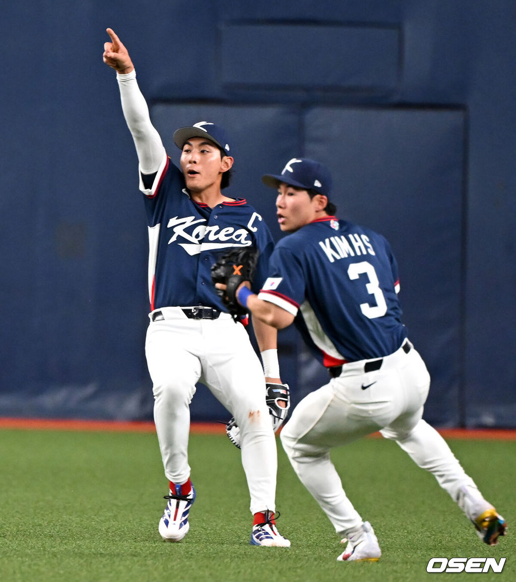 3일 일본 오사카 교세라돔에서 월드베이스볼클래식(WBC) 공식 연습 경기 한국 야구 대표팀과 오릭스 버팔로스의 경기가 열렸다.우리 대표팀은 연습 경기 2차전을 치른 뒤 5일 일본 도쿄돔에서 체코와 WBC 조별리그 1차전에서 격돌한다.3회말 무사 1,3루에서 한국 김혜성이 오릭스 니시카와 료마의 타구를 잡고 있다. 2026.03.03 /spjj@osen.co.kr