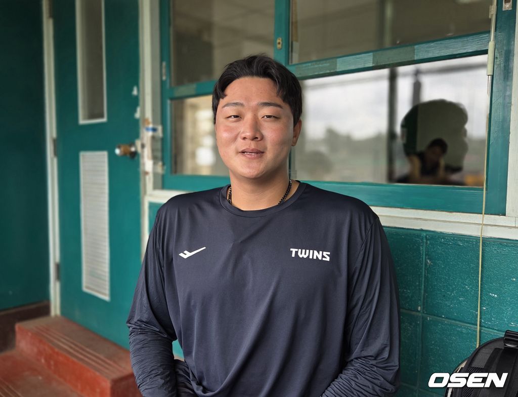 LG 트윈스 이재원이 3일 일본 오키나와현 이시가와 구장에서 인터뷰를 하고 있다. /orange@osen.co.kr
