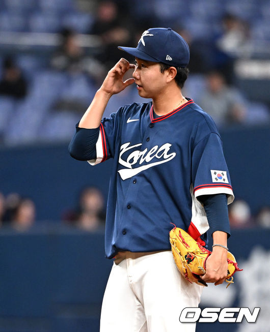 [OSEN=오사카(일본), 손용호 기자] 3일 일본 오사카 교세라돔에서 월드베이스볼클래식(WBC) 공식 연습 경기 한국 야구 대표팀과 오릭스 버팔로스의 경기가 열렸다.우리 대표팀은 연습 경기 2차전을 치른 뒤 5일 일본 도쿄돔에서 체코와 WBC 조별리그 1차전에서 격돌한다.8회말 2사 2루에서 한국 유영찬이 마운드를 내려가고 있다. 2026.03.03 /spjj@osen.co.kr