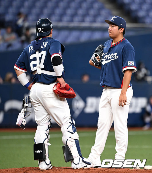 [OSEN=오사카(일본), 손용호 기자] 3일 일본 오사카 교세라돔에서 월드베이스볼클래식(WBC) 공식 연습 경기 한국 야구 대표팀과 오릭스 버팔로스의 경기가 열렸다.우리 대표팀은 연습 경기 2차전을 치른 뒤 5일 일본 도쿄돔에서 체코와 WBC 조별리그 1차전에서 격돌한다.4회말 2사 만루에서 한국 송승기가 마운드를 내려가고 있다. 2026.03.03 /spjj@osen.co.kr