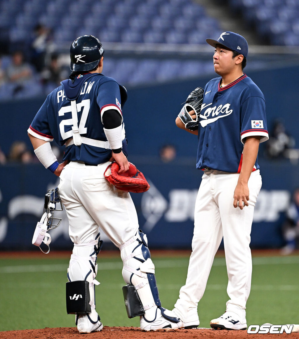 3일 일본 오사카 교세라돔에서 월드베이스볼클래식(WBC) 공식 연습 경기 한국 야구 대표팀과 오릭스 버팔로스의 경기가 열렸다.우리 대표팀은 연습 경기 2차전을 치른 뒤 5일 일본 도쿄돔에서 체코와 WBC 조별리그 1차전에서 격돌한다.4회말 2사 만루에서 한국 송승기가 마운드를 내려가고 있다. 2026.03.03 /spjj@osen.co.kr