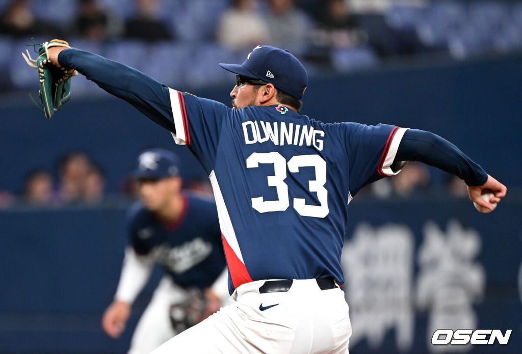 3일 일본 오사카 교세라돔에서 월드베이스볼클래식(WBC) 공식 연습 경기 한국 야구 대표팀과 오릭스 버팔로스의 경기가 열렸다.우리 대표팀은 연습 경기 2차전을 치른 뒤 5일 일본 도쿄돔에서 체코와 WBC 조별리그 1차전에서 격돌한다.1회말 무사에서 한국 선발투수 데인 더닝이 역투하고 있다. 2026.03.03 /spjj@osen.co.kr