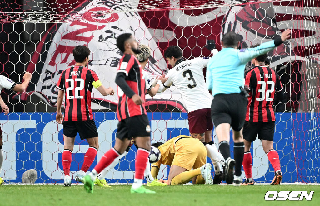 4일 오후 서울월드컵경기장에서 2025-2026 ACLE 16강 1차전 FC서울과 비셀 고베의 경기가 열렸다.서울은 지난달 고베에 0-2로 패한 설욕을 노린다. 16강은 홈앤드어웨이 방식으로 서울은 11일 일본 원정 2차전을 치른다.전반 비셀 고베 마테우스 툴레르가 선제골을 성공시키고 있다.2026.03.04 /sunday@osen.co.kr