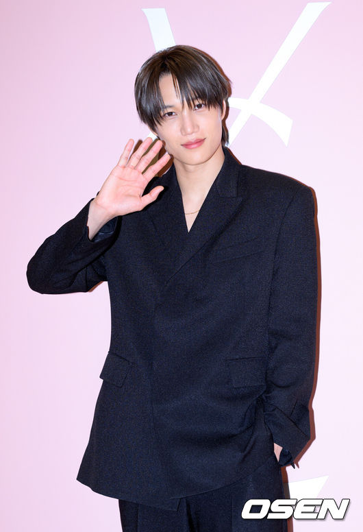 [OSEN=이대선 기자] 26일 오후 서울 신세계 백화점 강남점에서 뷰티 브랜드의 신제품 출시 팝업 이벤트가 진행됐다.<br /><br />이날 행사에 그룹 엑소 카이가 참석해 자리를 빛냈다.<br /><br />카이가 포즈를 취하고 있다. 2026.02.26 /sunday@osen.co.kr