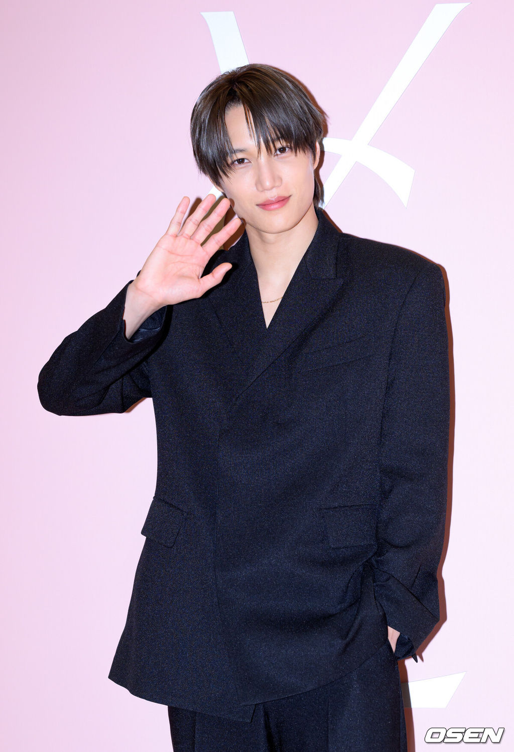 26일 오후 서울 신세계 백화점 강남점에서 뷰티 브랜드의 신제품 출시 팝업 이벤트가 진행됐다.<br /><br />이날 행사에 그룹 엑소 카이가 참석해 자리를 빛냈다.<br /><br />카이가 포즈를 취하고 있다. 2026.02.26 /sunday@osen.co.kr