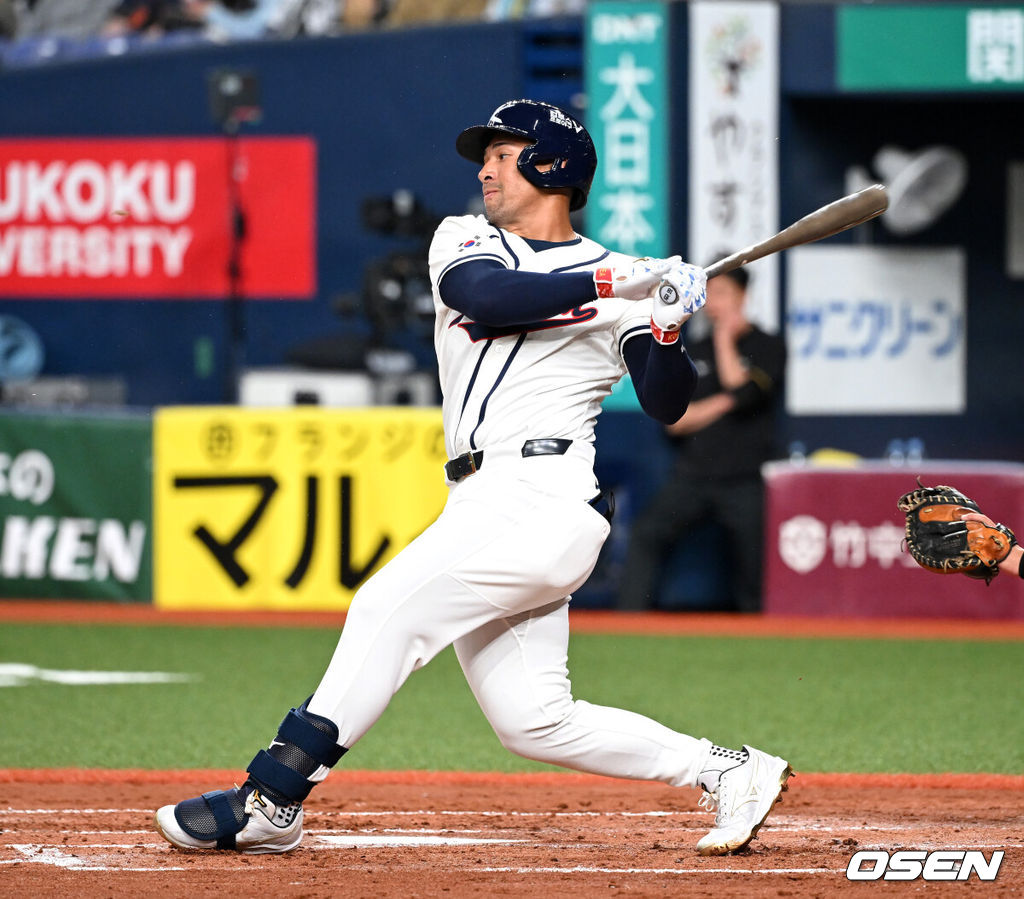2일 일본 오사카 교세라돔에서 월드베이스볼클래식(WBC) 공식 연습 경기 한국 야구 대표팀과 한신 타이거스의 경기가 열렸다.우리 대표팀은 3일 같은 장소에서 오릭스 버팔로스와 연습 경기 2차전을 치른 뒤 5일 일본 도쿄돔에서 체코와 WBC 조별리그 1차전에서 격돌한다.4회말 무사에서 한국 저마이 존스가 내야안타를 치고 있다. 2026.03.02 /spjj@osen.co.kr