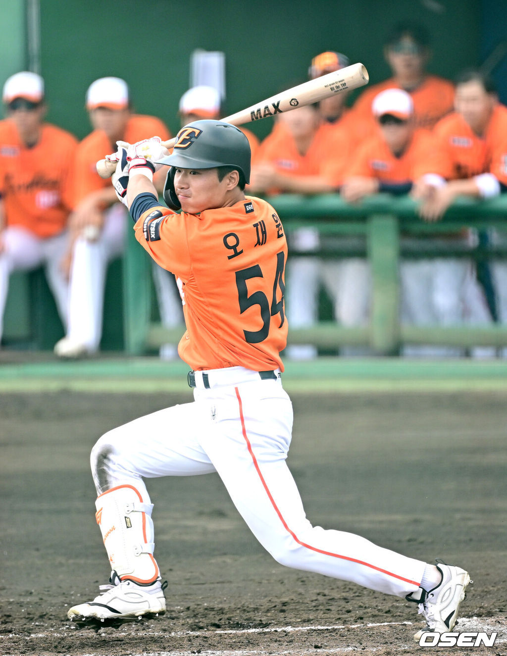 프로야구 한화 이글스가 22일 일본 오키나와 이토만 니시자키 야구장에서 일본 프로야구 지바롯데와 연습경기를 가진다.한화는 이번 2차 오키나와 캠프에서 총 9차례 연습경기를 통해 전력을 가다듬을 예정이다.3회초 1사 1, 2루 상황 한화 오재원이 파울을 치며 타석을 이어가고 있다. 2026.02.22 / dreamer@osen.co.kr