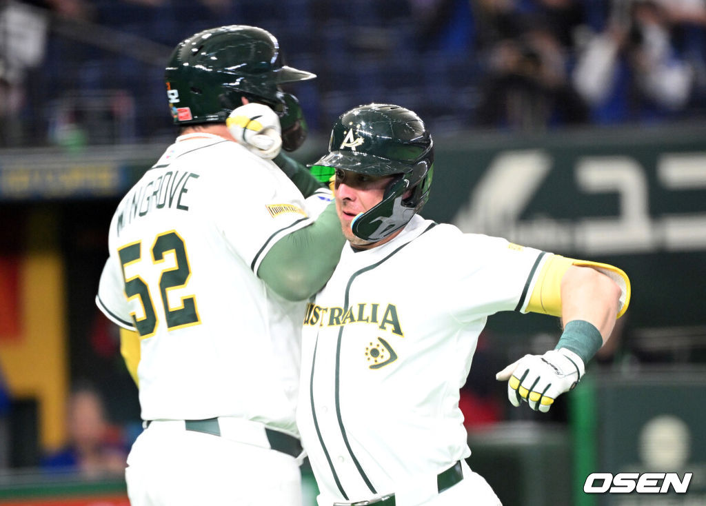 5일 일본  도쿄돔에서 월드베이스볼클래식(WBC) 조별리그 첫 경기 호주와 대만의 경기가  열렸다.우리 대표팀은  체코와 WBC 조별리그 1차전에서 격돌한다.5회말 무사 로비 퍼킨스가 투런 홈런을 치고 기뻐하고 있다. 2026.03.05 /spjj@osen.co.kr