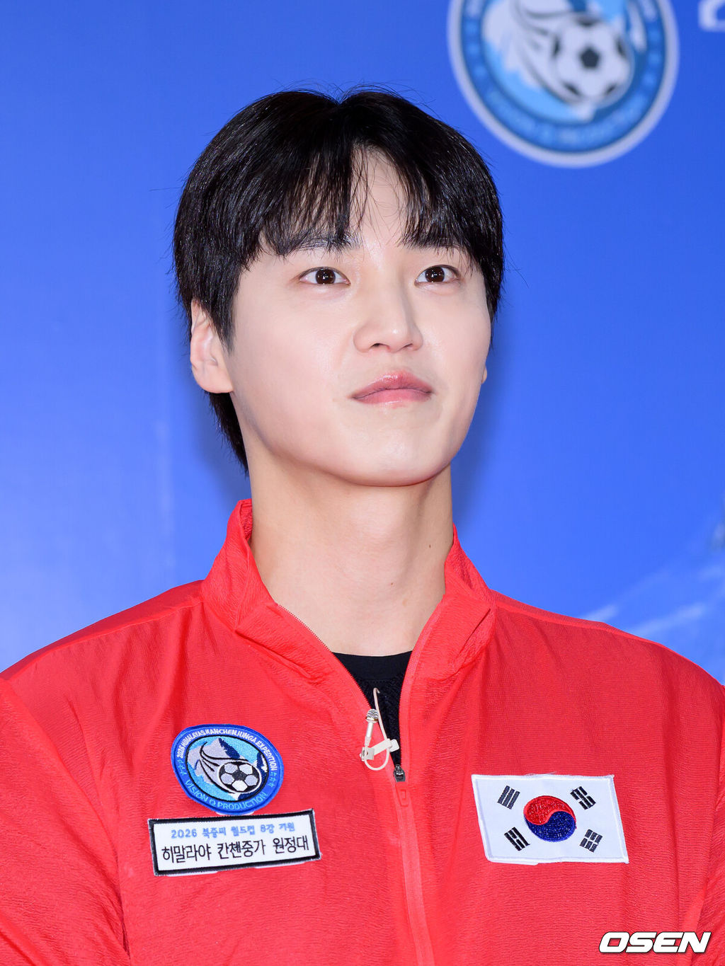 5일 오후 서울 영등포구 비전Q 프로덕션에서 2026 북중미 월드컵 8강 기원 히말라야 원정대 발대식이 열렸다.이준훈 단장이 기획한 이번 원정대는 산악인 엄홍길 대장, 개그맨 김병만, 전 국가대표 축구선수 이동국, 배우 예지원, 정유미, 이태환, 가수 유빈, 방송인 안현모, 박해린 등 연예인 및 체육인으로 구성되었다.배우 이태환이 포토타임을 가지고 있다. 2026.03.05 /sunday@osen.co.kr