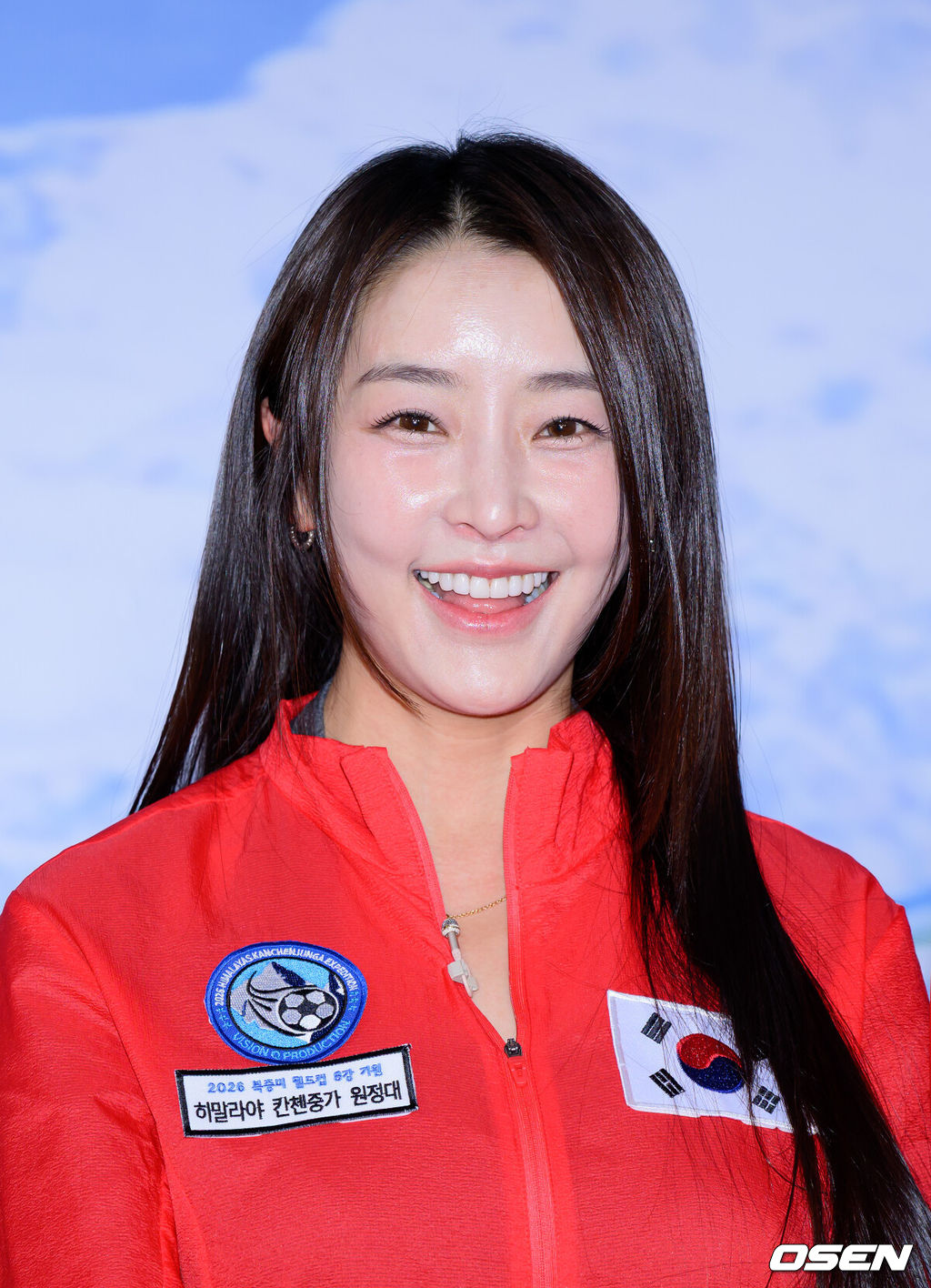 5일 오후 서울 영등포구 비전Q 프로덕션에서 2026 북중미 월드컵 8강 기원 히말라야 원정대 발대식이 열렸다.이준훈 단장이 기획한 이번 원정대는 산악인 엄홍길 대장, 개그맨 김병만, 전 국가대표 축구선수 이동국, 배우 예지원, 정유미, 이태환, 가수 유빈, 방송인 안현모, 박해린 등 연예인 및 체육인으로 구성되었다.배우 정유미가 미소를 짓고 있다. 2026.03.05 /sunday@osen.co.kr