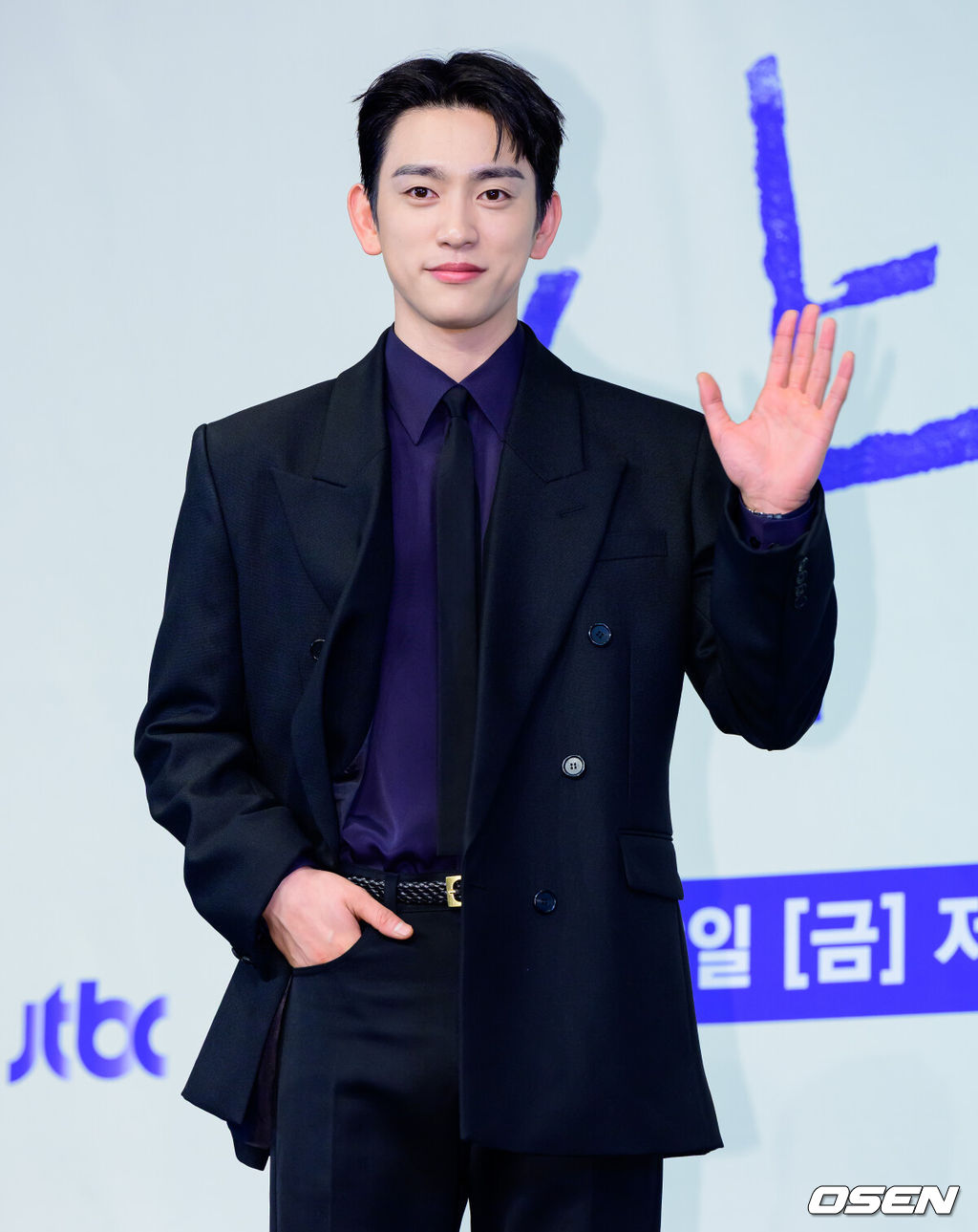 5일 오후 서울 구로구 더 링크호텔 서울에서 JTBC 새 금요시리즈 ‘샤이닝’ 제작발표회가 열렸다.'샤이닝'은 둘만의 세계를 공유하던 청춘들이 서로의 믿음이자 인생의 방향을 비춰주는 빛 그 자체가 되어가는 과정을 담은 드라마다. 배우 박진영이 포토타임을 하고 있다. 2026.03.05 /jpnews@osen.co.kr