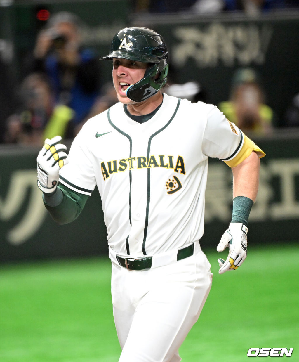 5일 일본  도쿄돔에서 월드베이스볼클래식(WBC) 조별리그 첫 경기 호주와 대만의 경기가  열렸다.우리 대표팀은  체코와 WBC 조별리그 1차전에서 격돌한다.5회말 무사 로비 퍼킨스가 투런 홈런을 치고 기뻐하고 있다. 2026.03.05 /spjj@osen.co.kr