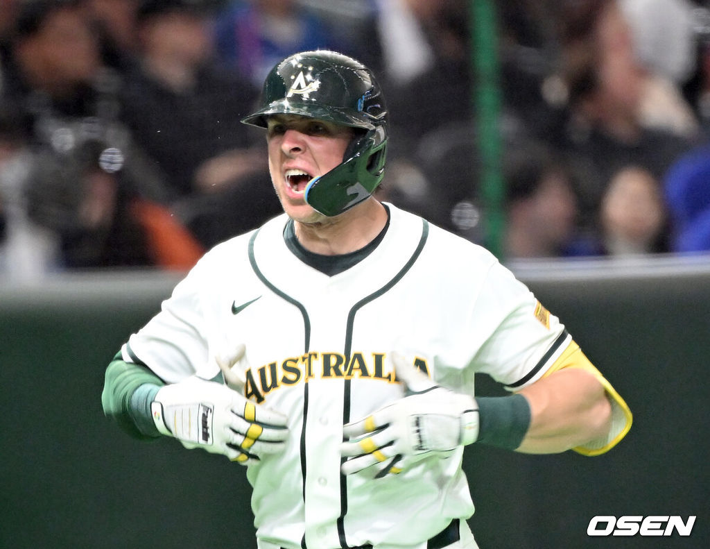 5일 일본  도쿄돔에서 월드베이스볼클래식(WBC) 조별리그 첫 경기 호주와 대만의 경기가  열렸다.우리 대표팀은  체코와 WBC 조별리그 1차전에서 격돌한다.5회말 무사 로비 퍼킨스가 투런 홈런을 치고 기뻐하고 있다. 2026.03.05 /spjj@osen.co.kr