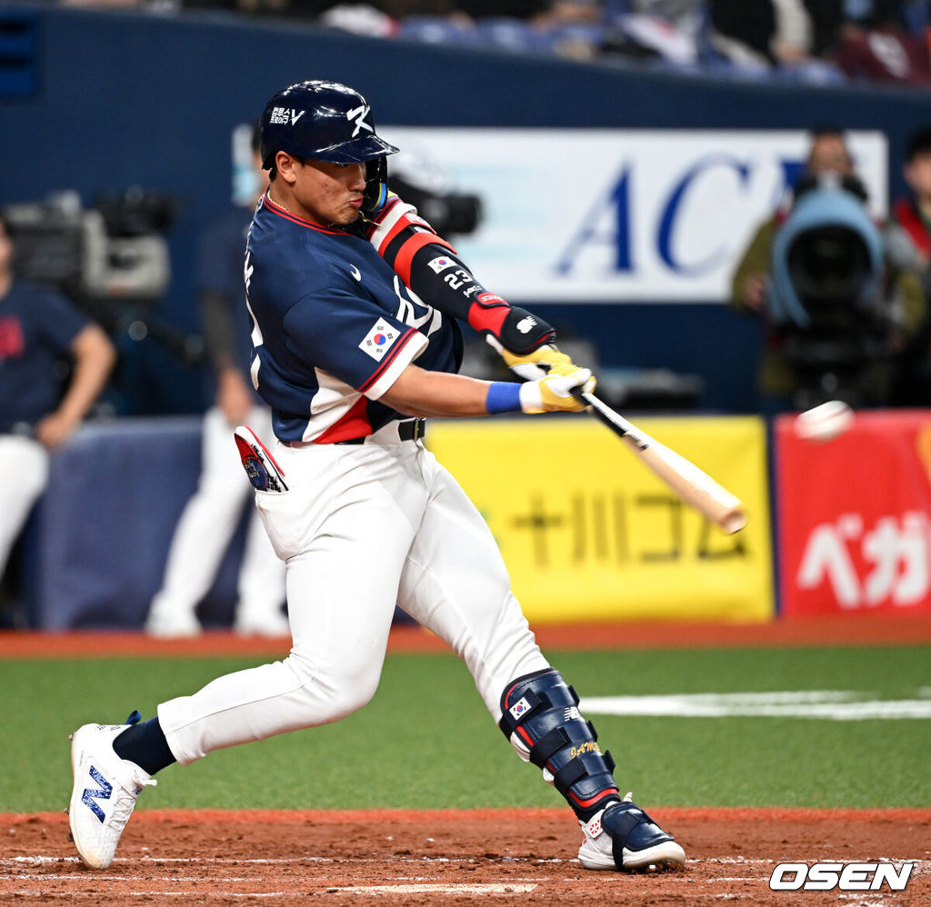 3일 일본 오사카 교세라돔에서 월드베이스볼클래식(WBC) 공식 연습 경기 한국 야구 대표팀과 오릭스 버팔로스의 경기가 열렸다.우리 대표팀은 연습 경기 2차전을 치른 뒤 5일 일본 도쿄돔에서 체코와 WBC 조별리그 1차전에서 격돌한다.9회초 무사에서 한국 안현민이 솔로 홈런을 치고 있다. 2026.03.03 /spjj@osen.co.kr