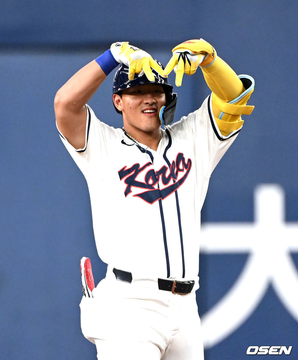 2일 일본 오사카 교세라돔에서 월드베이스볼클래식(WBC) 공식 연습 경기 한국 야구 대표팀과 한신 타이거스의 경기가 열렸다.우리 대표팀은 3일 같은 장소에서 오릭스 버펄로스와 연습 경기 2차전을 치른 뒤 5일 일본 도쿄돔에서 체코와 WBC 조별리그 1차전에서 격돌한다.1회초 2사 1,2루에서 한국 안현민이 적시 2루타를 치고 환호하고 있다. 2026.03.02 /spjj@osen.co.kr