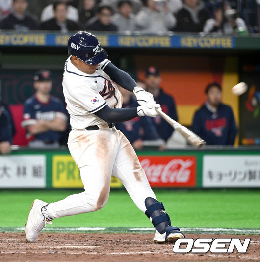 [OSEN=도쿄(일본), 손용호 기자] 5일 일본 도쿄돔에서 월드베이스볼클래식(WBC) 조별리그 C조 한국과 체코의 경기가&nbsp;열렸다. 8회말 2사에서 한국 저마이 존스가 좌월 솔로 홈런을 치고 있다. 2026.03.05&nbsp;/spjj@osen.co.kr