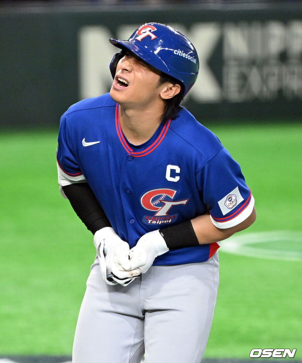 5일 일본  도쿄돔에서 월드베이스볼클래식(WBC) 조별리그 첫 경기 호주와 대만의 경기가  열렸다.우리 대표팀은  체코와 WBC 조별리그 1차전에서 격돌한다.6회초 2사 1루 천제센이 사구에 맞고 괴로워하고 있다. 2026.03.05 /spjj@osen.co.kr