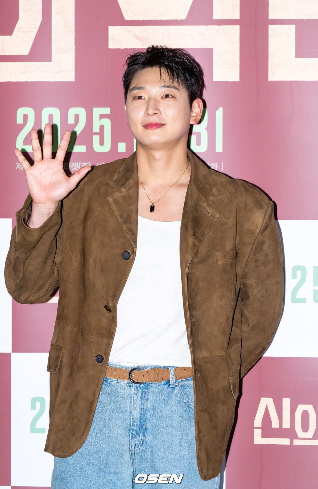 8일 오전 서울 용산아이파크몰 내 용산 CGV에서 영화 '신의 악단' 제작보고회가 진행됐다.‘신의악단’은 북한에 외화벌이를 위해 가짜 찬양단이 창설되며 벌어지는 이야기를 그린 작품으로 이날 제작보고회에는 김형협 감독과 배우 박시후, 정진운, 태항호, 장지건, 한정완, 문경민, 고혜진, 최선자, 서동원, 강승완, 신한결이 참석했다. 배우 정진운이 포즈를 취하고 있다.    2025.12.08 / soul1014@osen.co.kr