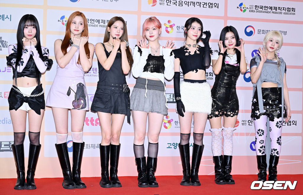 19일 경기 고양시 고양종합운동장에서 ‘제30회 드림콘서트’가 진행됐다.‘드림콘서트’는 지난 1995년 시작 이후 매년 화려한 K팝 가수들이 참여한 행사로, 케이팝 역사의 한 축을 담당하고 있다.케플러가 포토타임을 갖고 있다. 2024.10.19 / rumi@osen.co.kr