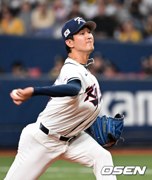 [OSEN=오사카(일본), 손용호 기자] 2일 일본 오사카 교세라돔에서 월드베이스볼클래식(WBC) 공식 연습 경기 한국 야구 대표팀과 한신 타이거스의 경기가 열렸다.우리 대표팀은 3일 같은 장소에서 오릭스 버팔로스와 연습 경기 2차전을 치른 뒤 5일 일본 도쿄돔에서 체코와 WBC 조별리그 1차전에서 격돌한다.6회초 한국 고영표가 역투하고 있다. 2026.03.02 /spjj@osen.co.kr