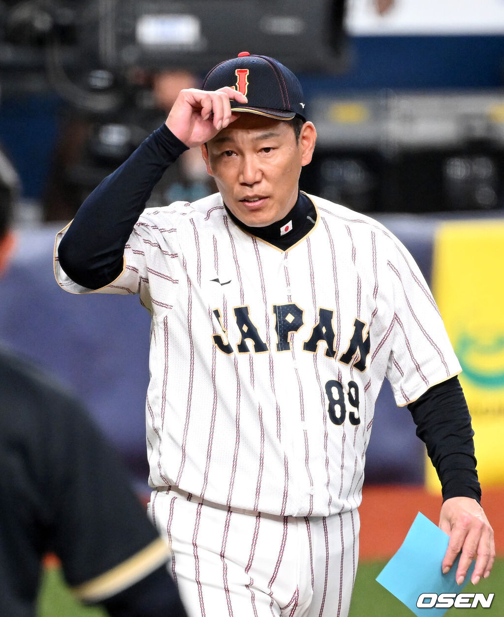 2일 일본 오사카 교세라돔에서 월드베이스볼클래식(WBC) 공식 연습 경기 일본 야구 대표팀과 오릭스 버팔로스의 경기가 열렸다.3일 한신 타이거스와 연습 경기 후 도쿄로 향하는 일본 야구 대표팀은 6일 대만과의 첫 경기에 이어 7일 한국전, 8일 호주전, 10일 체코전을 치른다.경기에 앞서 일본 이바타 히로카즈 감독이 오릭스 기시다 마모루 감독과 인사를 나누고 있다. 2026.03.02 /spjj@osen.co.kr